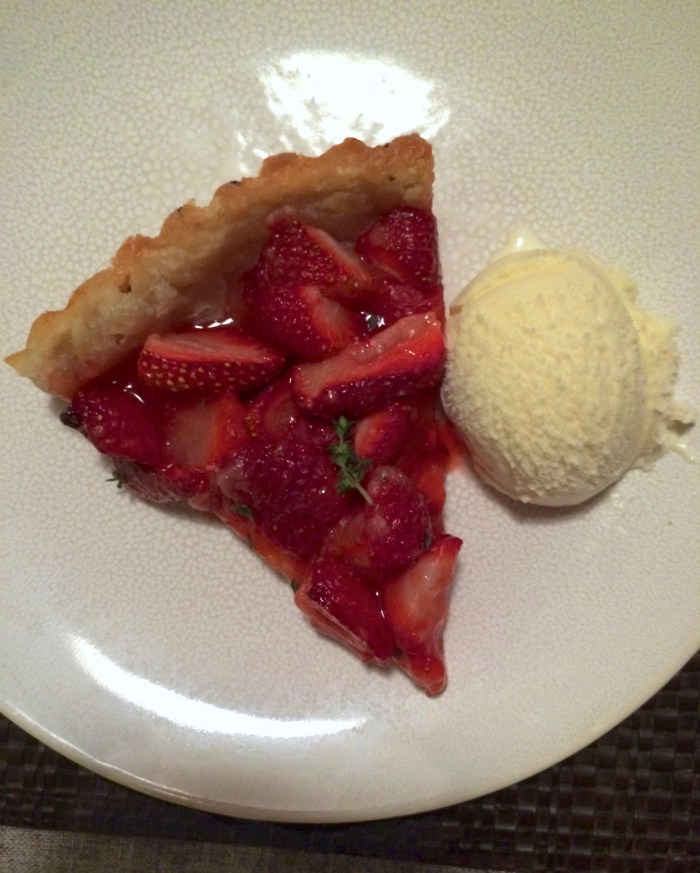 strawberry tart with ice cream